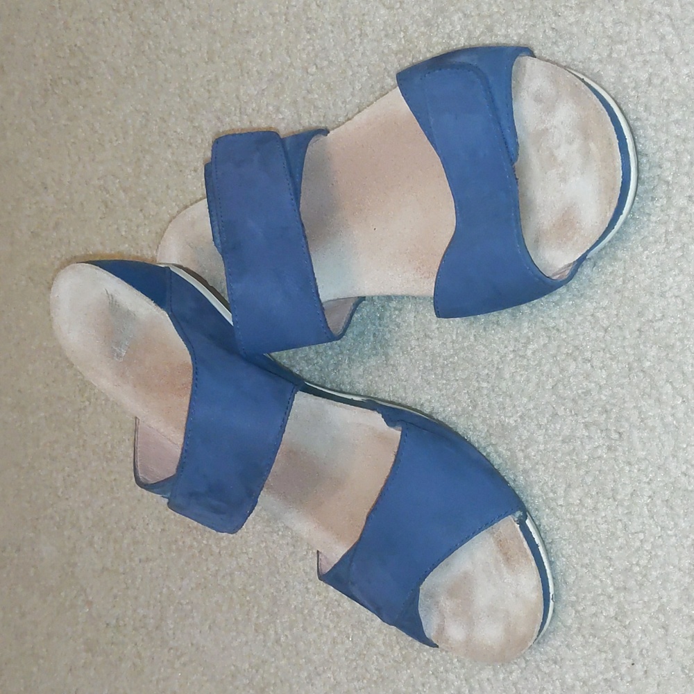 Dansko Sandals Size 10 in Blue